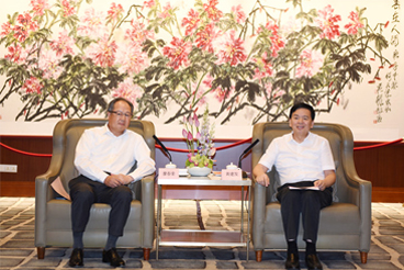 省委副书记、统战部部长黄建发会见省侨商会会长廖春荣一行