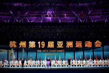 廖春荣等省侨商会代表出席杭州亚运会开幕式